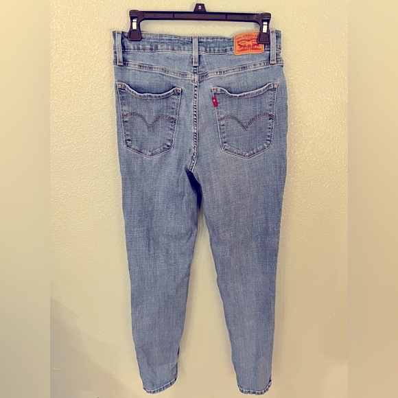 High Rise Skinny Levi’s - Picture 2 of 3